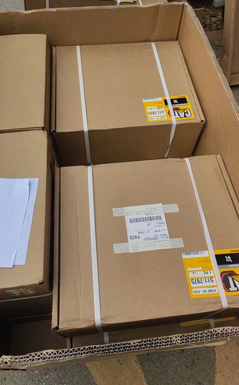 Топливные насосы CAT 511-7975 в заводской упаковке